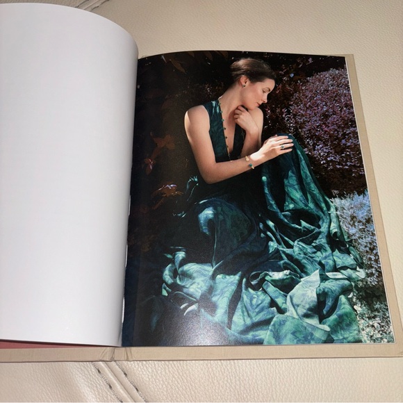 Van Cleef & Arpels Hard-Covered Book New Coffee Table Catalog Magazine - Picture 3 of 12